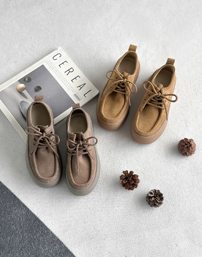 트렌드를 선도하는 독특한 디자인의 한정판 컬렉션 스니커즈 1A8ZG6